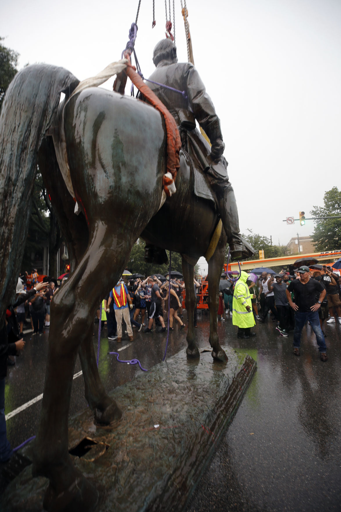 20200702_MET_STATUE_BB04